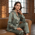 Elegant satin women's pajamas, 2-piece set – long-sleeved silk nightwear with floral pattern